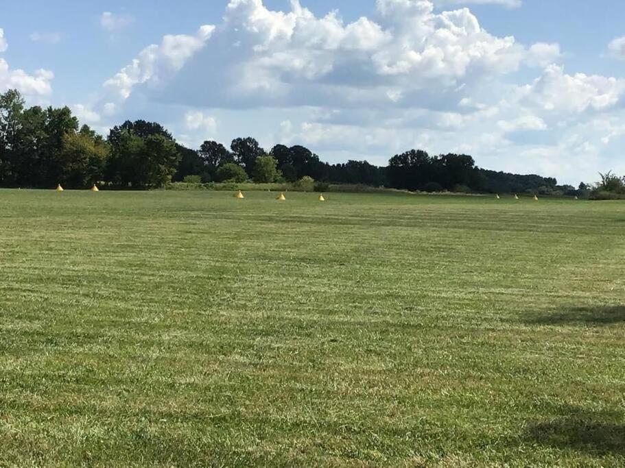 House On Grass Runway With Fly-In/Fly-Out Access Villa Tecumseh Exterior foto