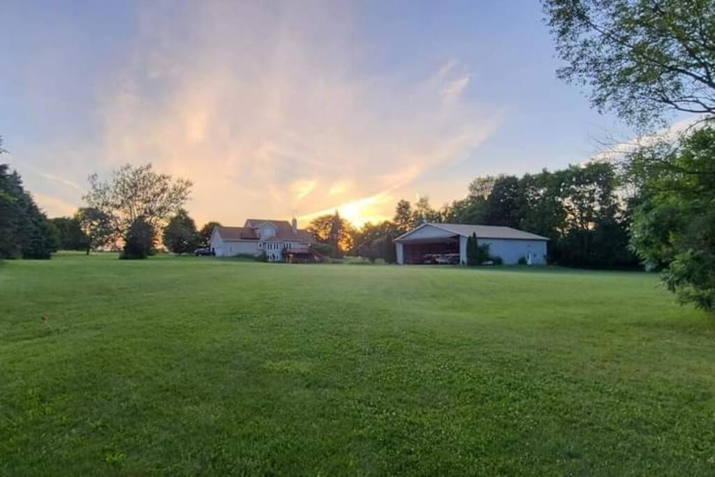 House On Grass Runway With Fly-In/Fly-Out Access Villa Tecumseh Exterior foto