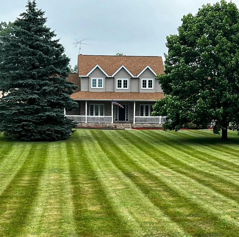 House On Grass Runway With Fly-In/Fly-Out Access Villa Tecumseh Exterior foto
